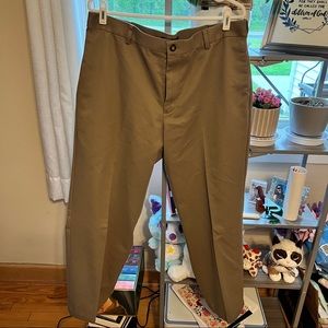 Dockers Classic Fit Khakis Size 36x29